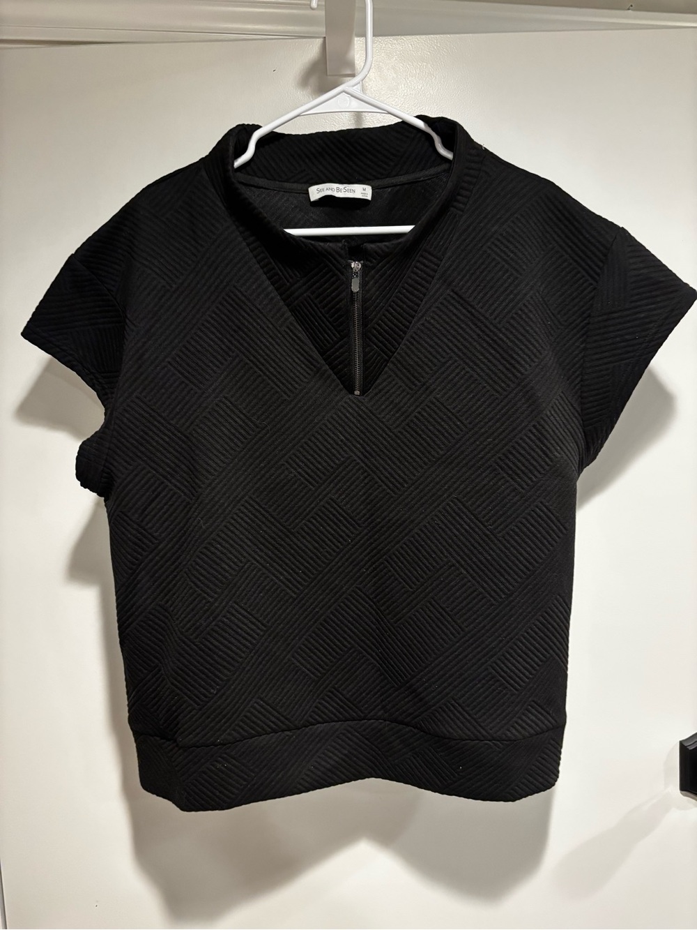 See and Be Seen Boutique Top 1/4 Zip Textured Cap Sleeve Short Sleeve M